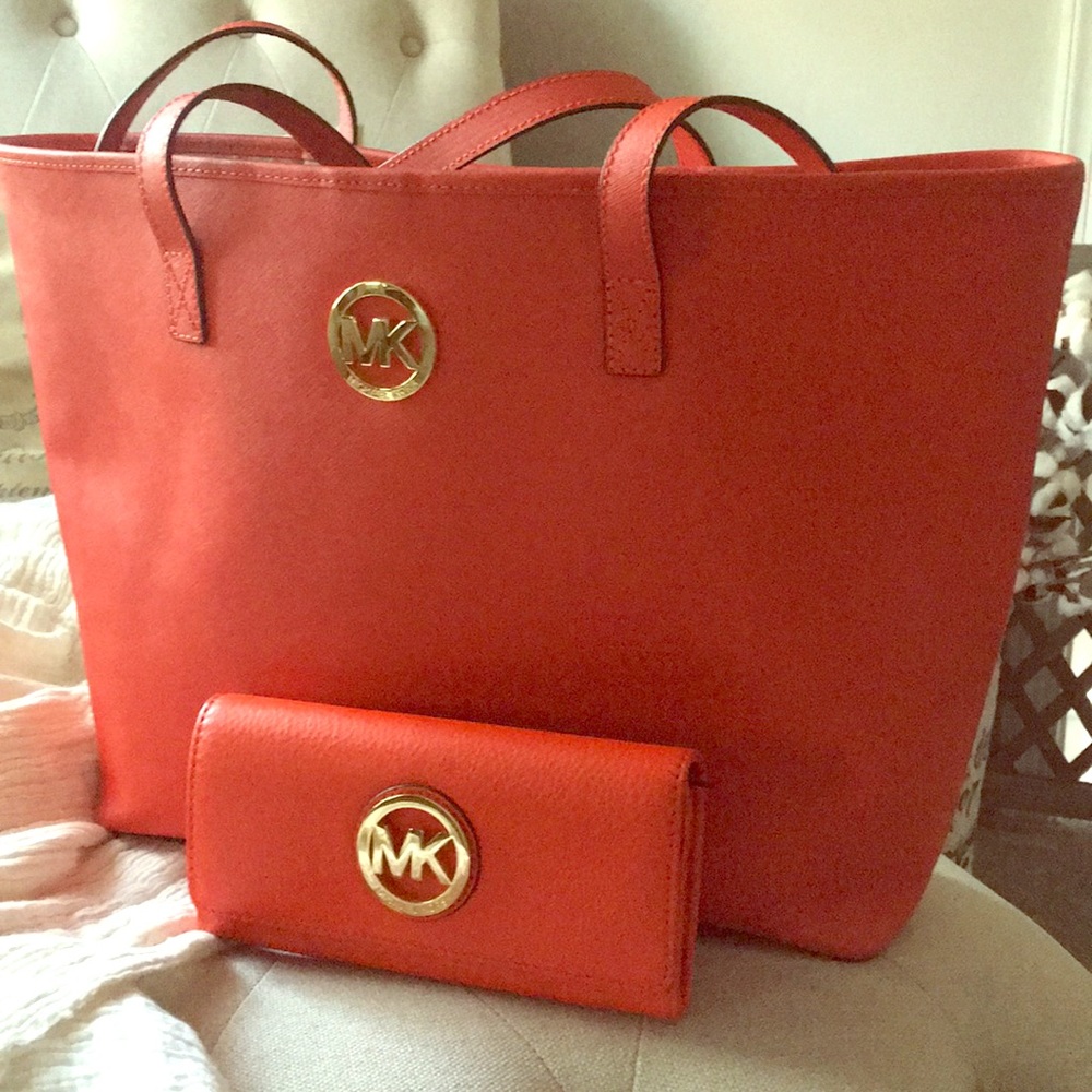 Michael Kors handbag with matching wallet.
